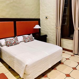 Standard Zimmer mit Kingsize-Bett